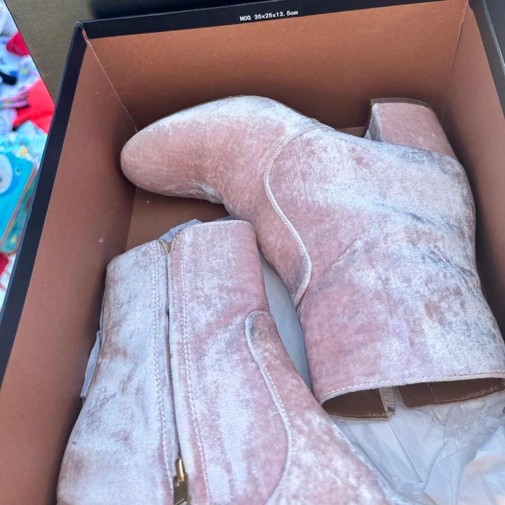 Coach boots size 6